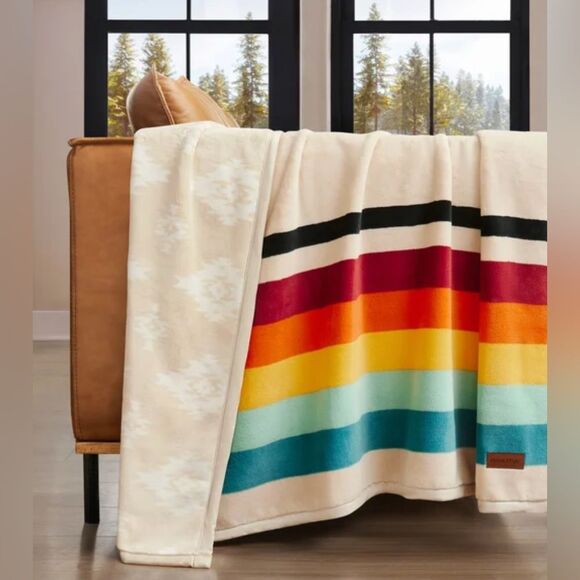Pendleton Other - Brand New! Pendleton Reversible Plush Throw -Mount Foraker
